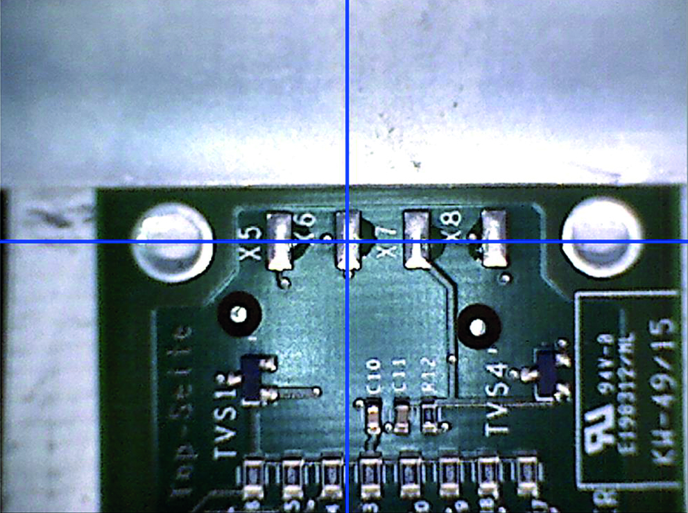 用激光视频显微镜拍摄的图像。十字记号指示X6焊点处的测量位置。